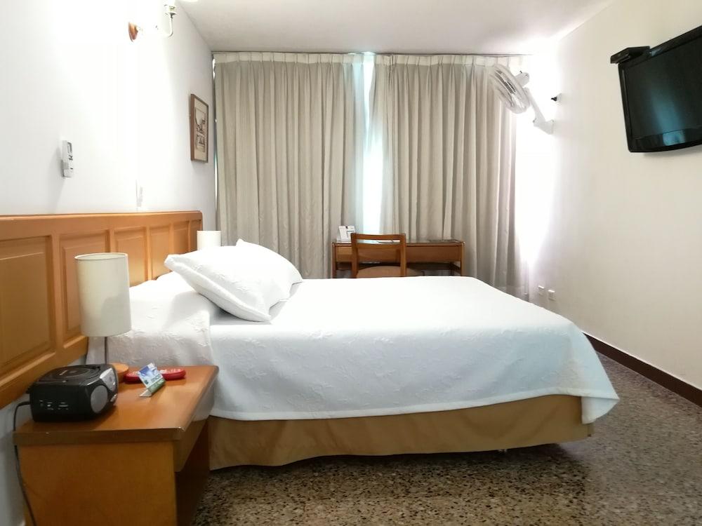 Hotel Villavicencio Plaza Экстерьер фото
