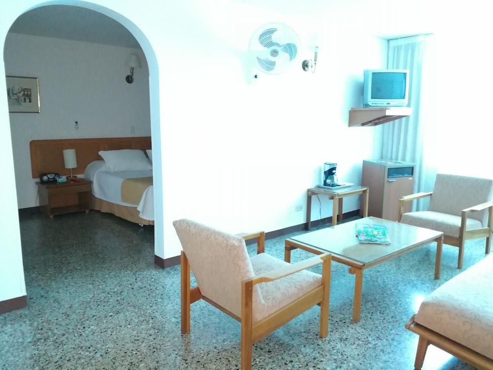 Hotel Villavicencio Plaza Экстерьер фото